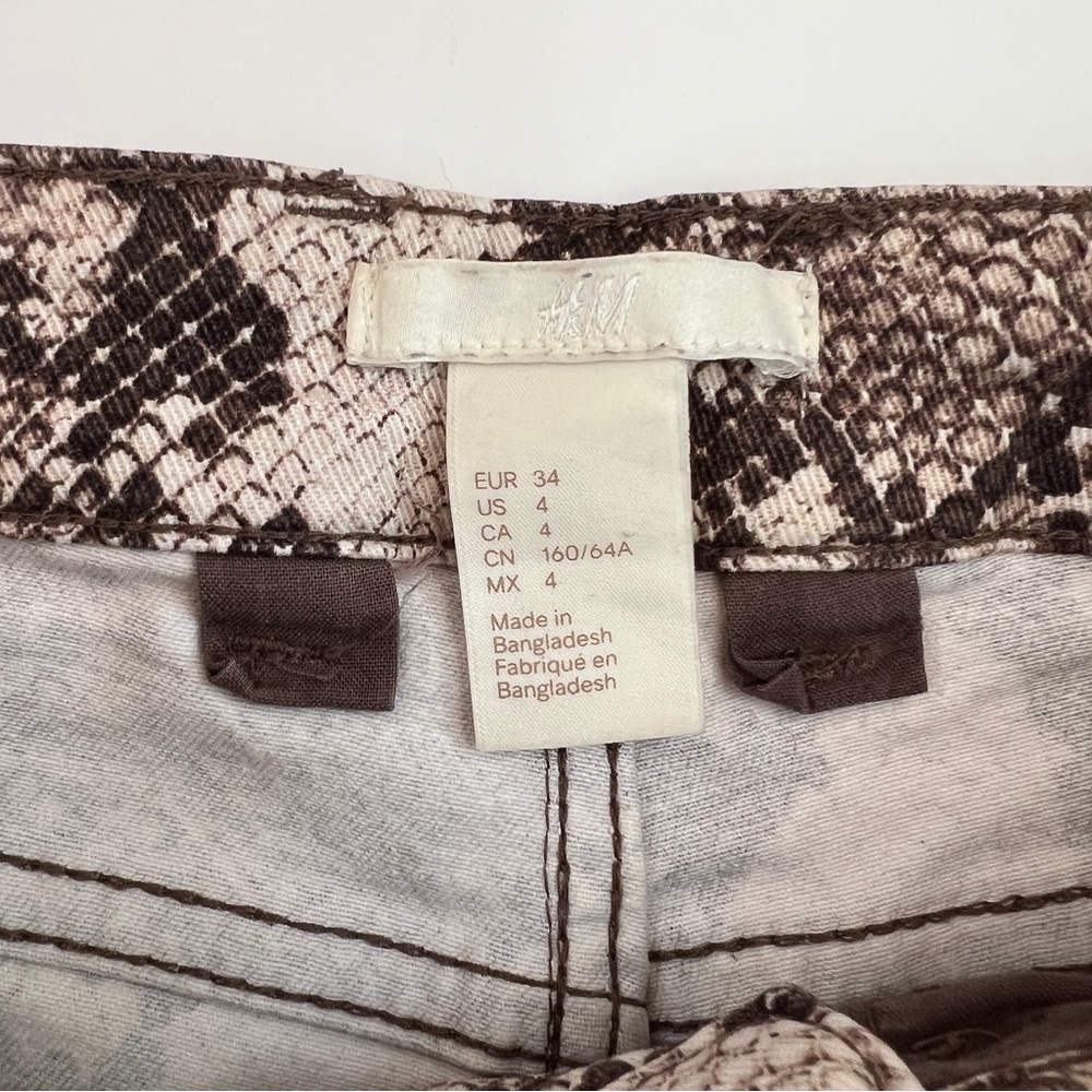 H&M Python Print Highwaisted Shorts - Picture 2 of 7